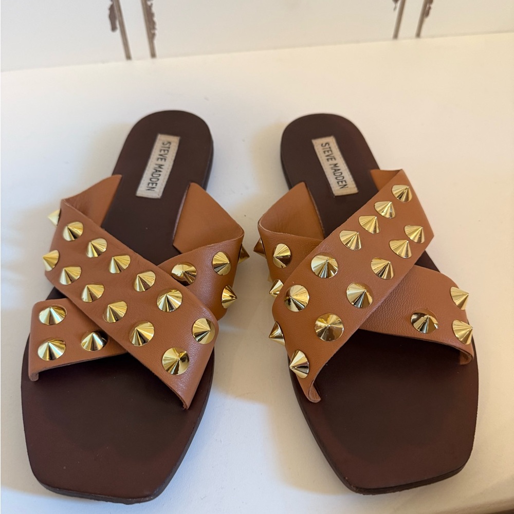 Steve Madden Tan Gold Sandals